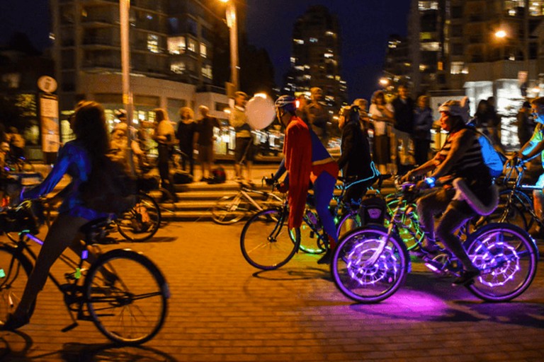 Vancouver Cyclists Embrace Night Rides as a Social Wellness Trend